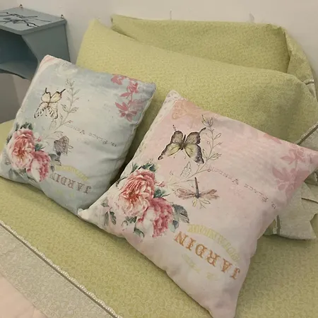 Romantic Chic Loae Loano