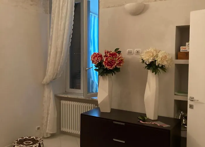 Romantic Chic Loae Loano