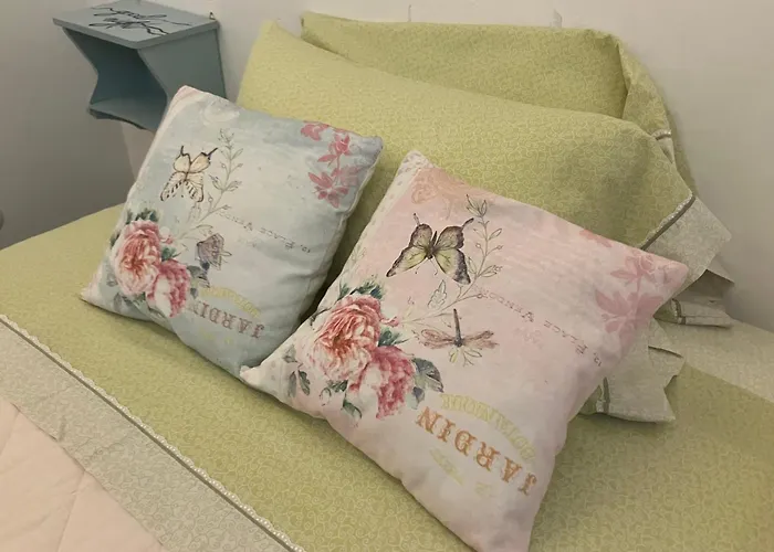 Romantic Chic Loae Loano